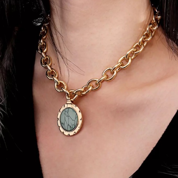 Jewelry - Gold Fashion Chunky Pendant Necklace Statement